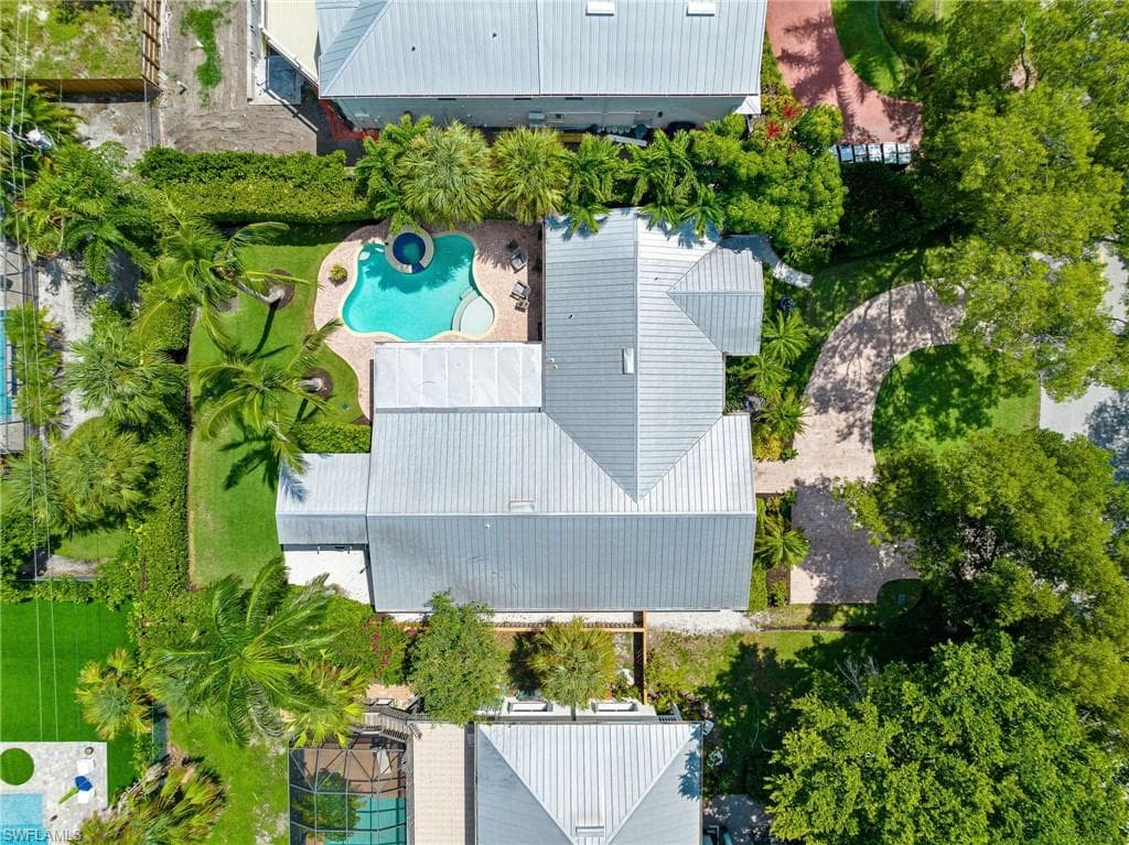 1233 12th Ave N, Naples, FL 34102-3