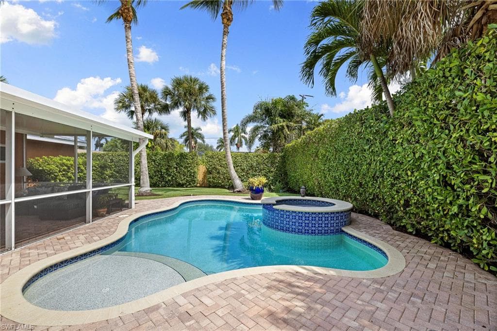 1233 12th Ave N, Naples, FL 34102-39