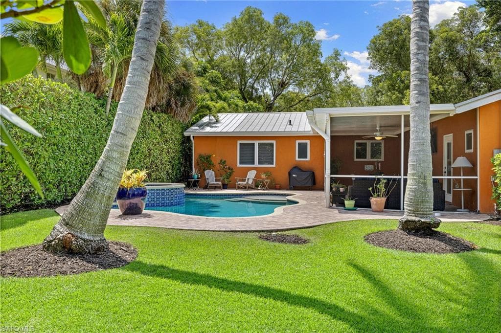 1233 12th Ave N, Naples, FL 34102-40