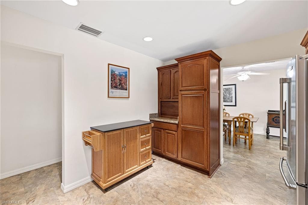 1233 12th Ave N, Naples, FL 34102-41
