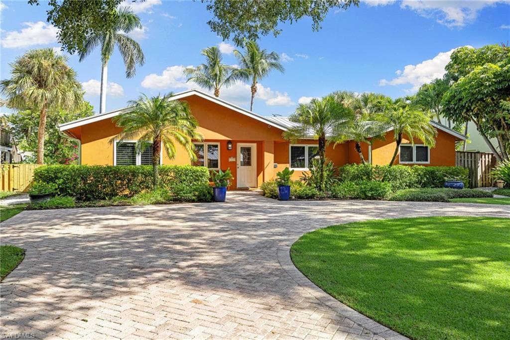 1233 12th Ave N, Naples, FL 34102-44