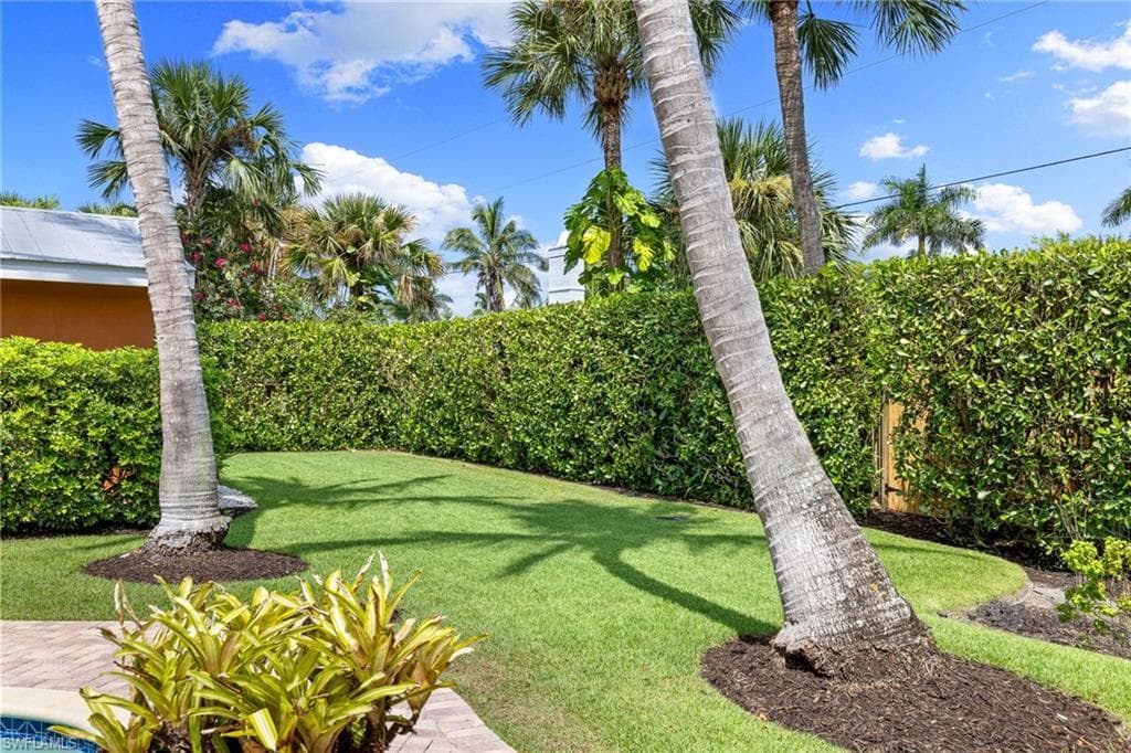 1233 12th Ave N, Naples, FL 34102-45