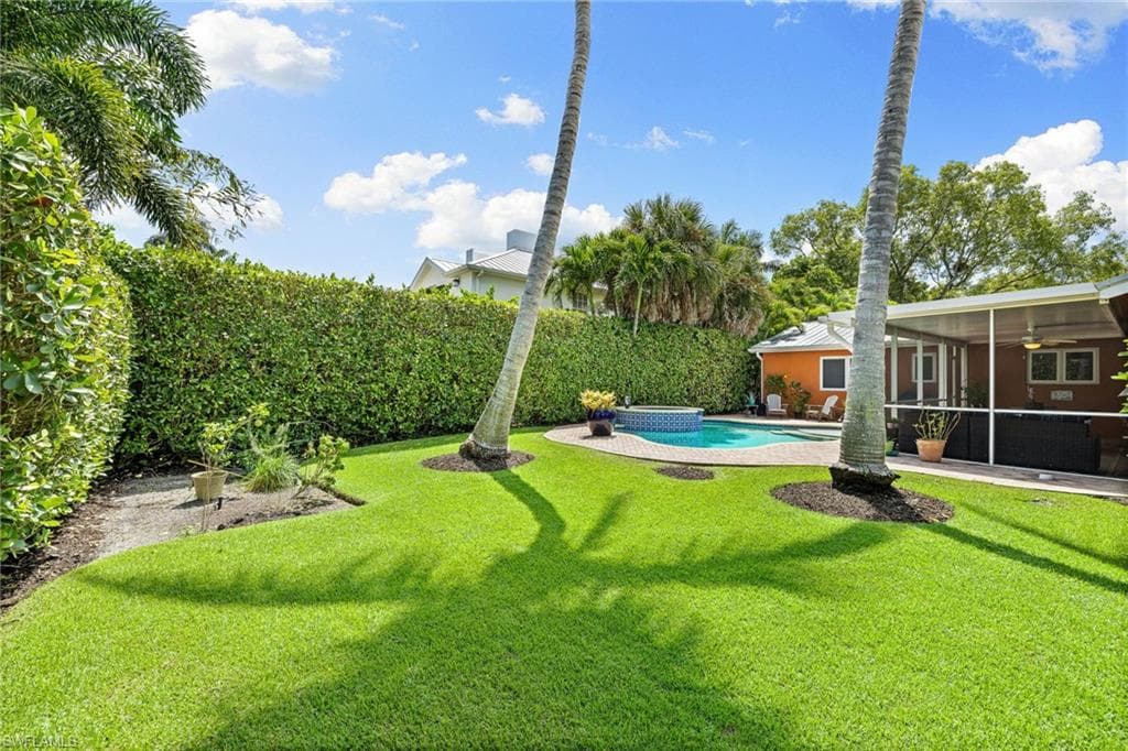 1233 12th Ave N, Naples, FL 34102-46