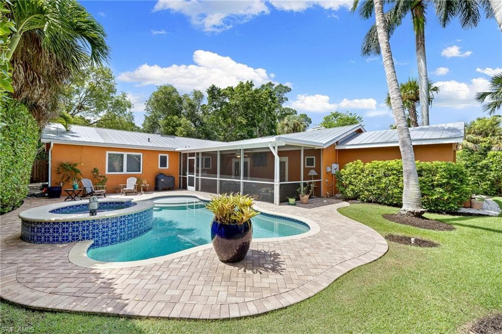 1233 12th Ave N, Naples, FL 34102-48