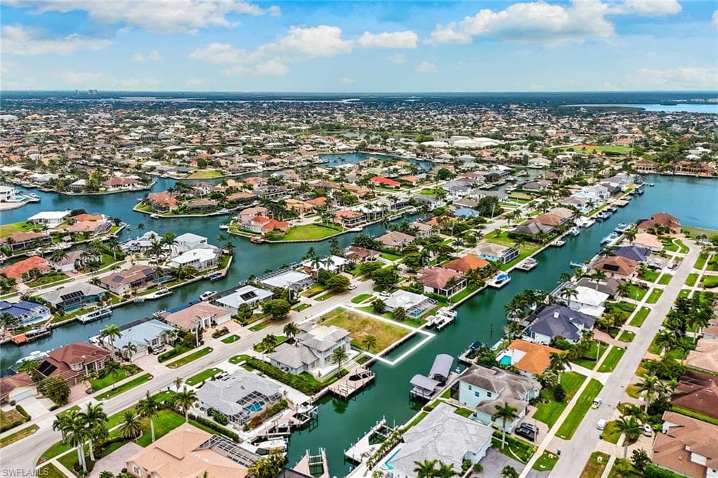 1173 Winterberry Dr, Marco Island, FL 34145-6
