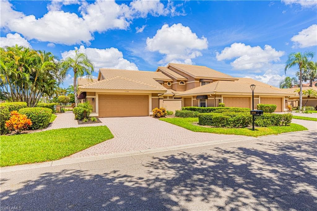 11718 Quail Village Way 17, Naples, FL 34119-1