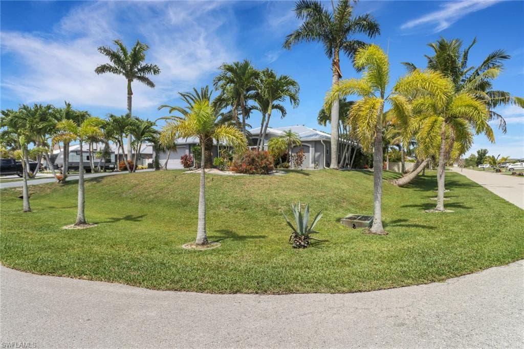 3015 9th Pl, Cape Coral, FL 33914-35