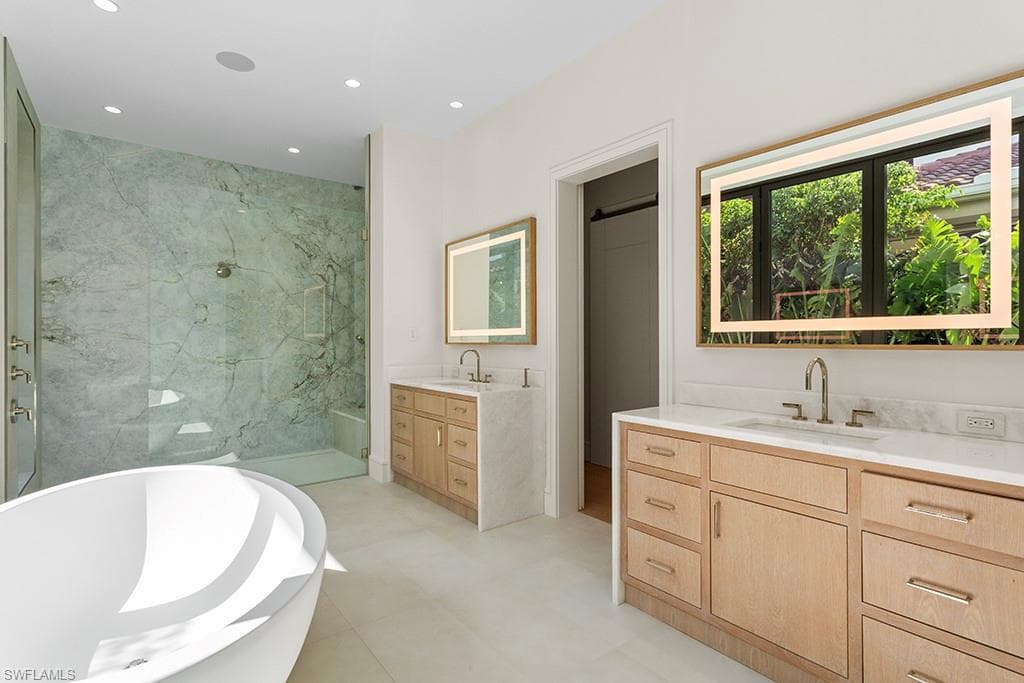 777 Broad Ct S, Naples, FL 34102-18