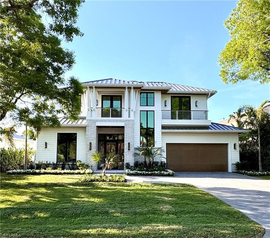777 Broad Ct S, Naples, FL 34102-2