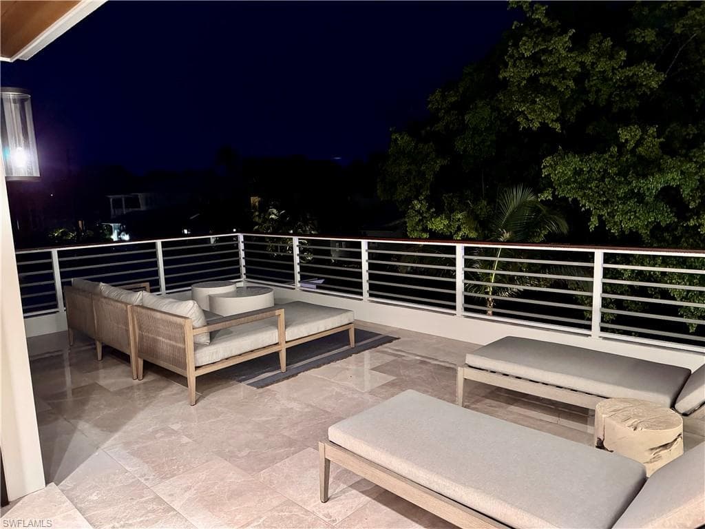 777 Broad Ct S, Naples, FL 34102-45