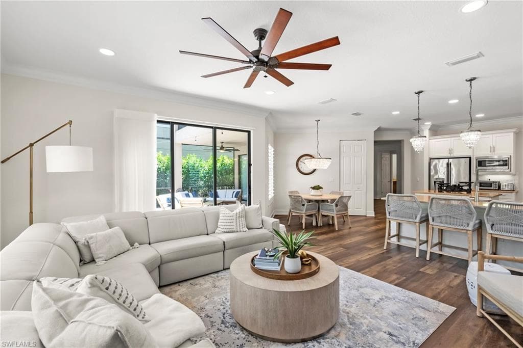 13764 Luna Dr, Naples, FL 34109-14