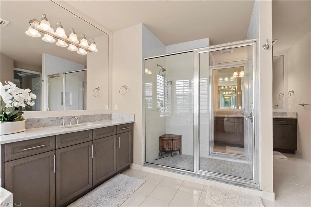 13764 Luna Dr, Naples, FL 34109-28