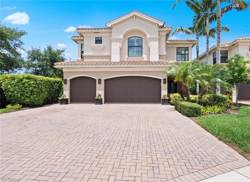 13764 Luna Dr, Naples, FL 34109-2
