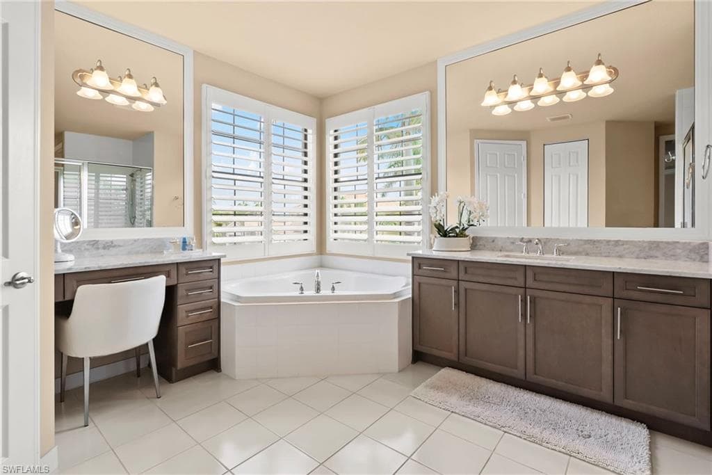 13764 Luna Dr, Naples, FL 34109-29