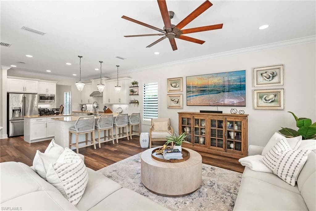 13764 Luna Dr, Naples, FL 34109-3