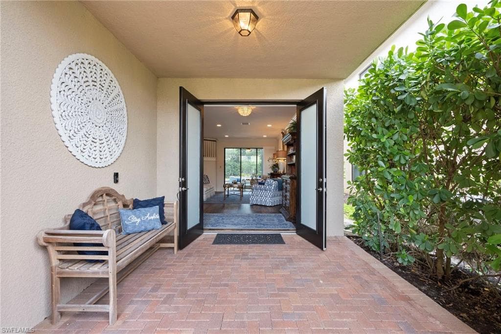 13764 Luna Dr, Naples, FL 34109-48