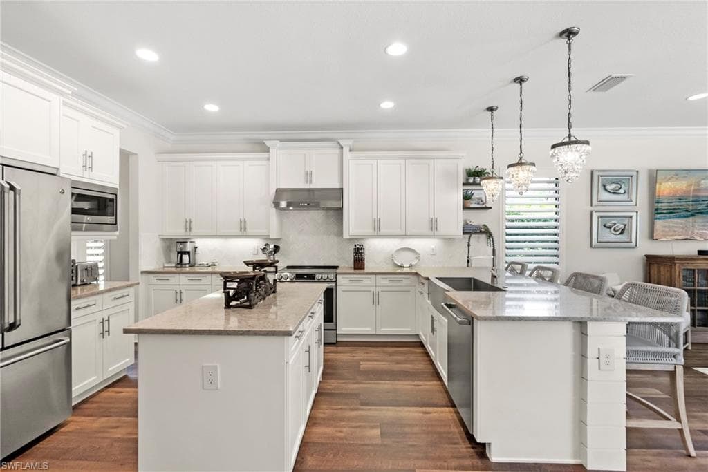 13764 Luna Dr, Naples, FL 34109-5