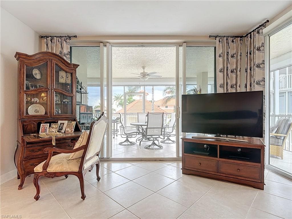 1131 Swallow Ave 3-202, Marco Island, FL 34145-19