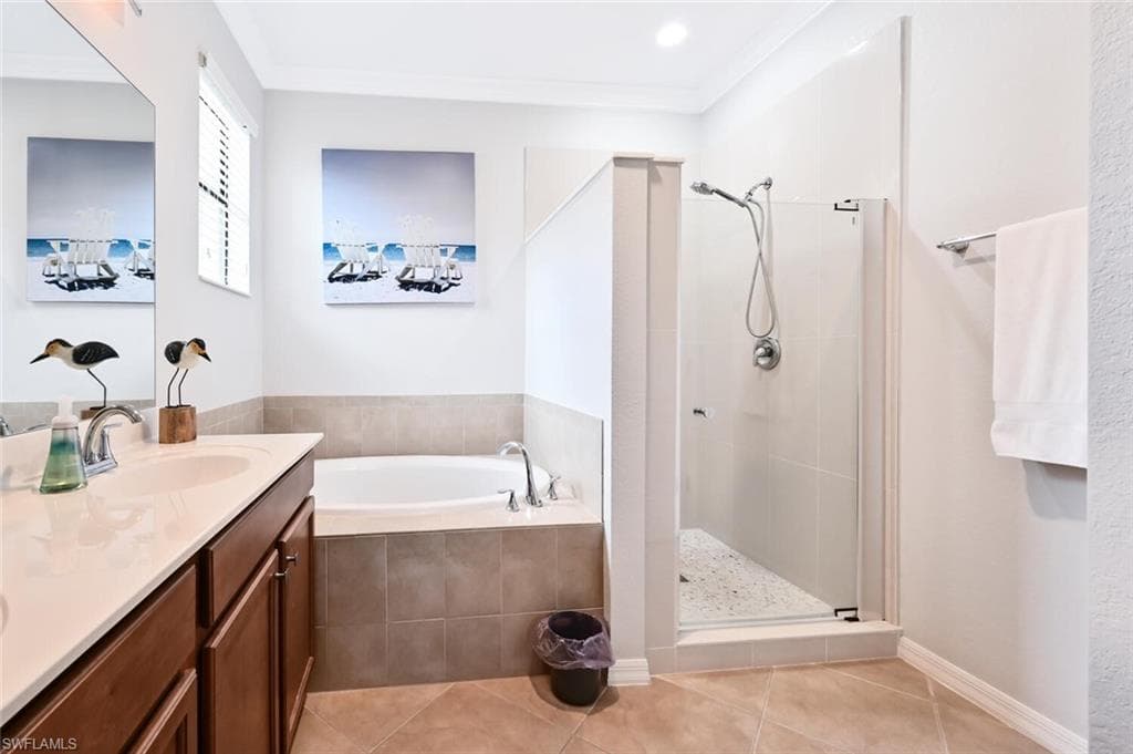 3742 Treasure Cove Cir, Naples, FL 34114-16