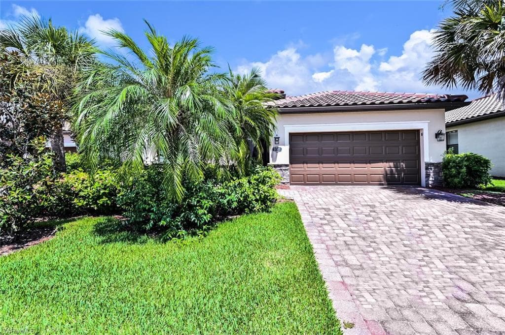 3742 Treasure Cove Cir, Naples, FL 34114-3