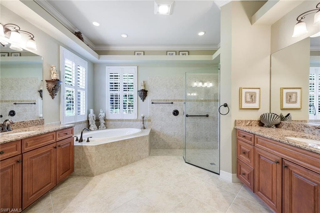 10026 Lions Bay Ct, Naples, FL 34120-22