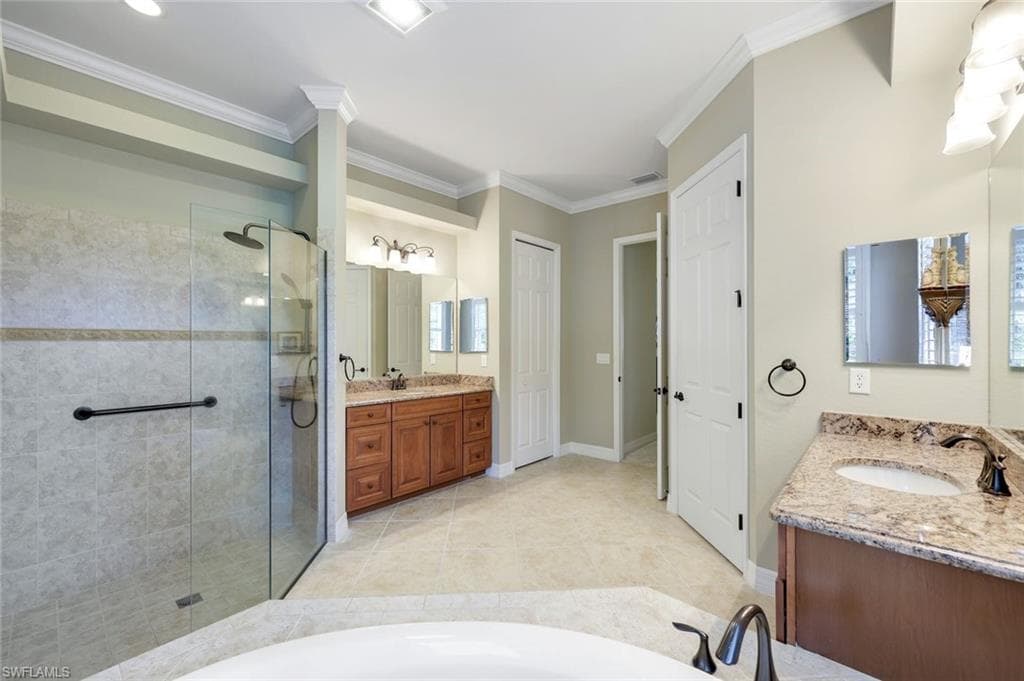 10026 Lions Bay Ct, Naples, FL 34120-23