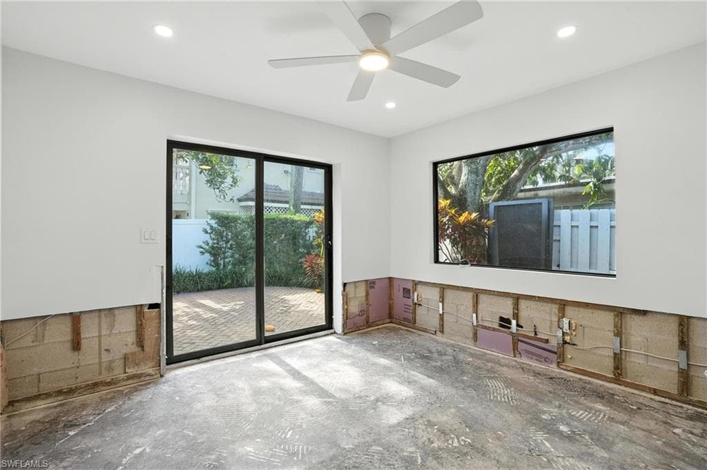 721 9th St S 4, Naples, FL 34102-7