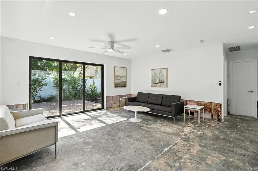 721 9th St S 4, Naples, FL 34102-8
