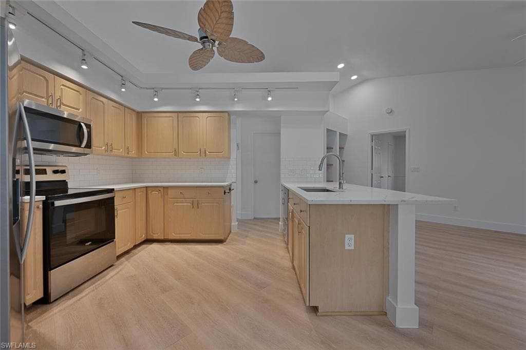 224 Channing Ct, Naples, FL 34110-8