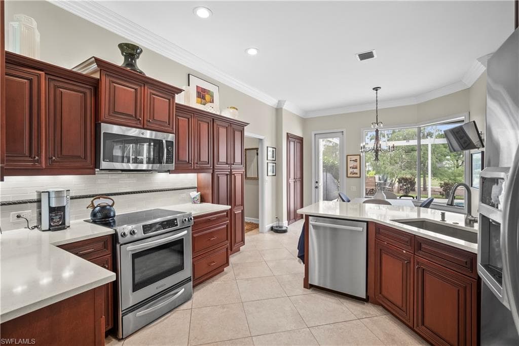 8423 Gleneagle Way, Naples, FL 34120-18