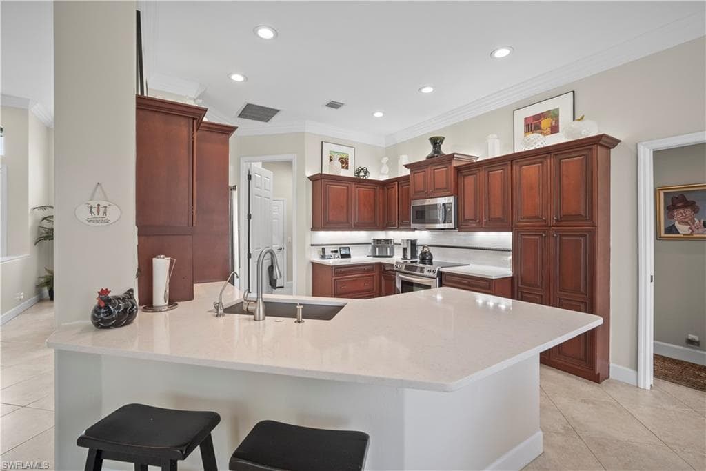 8423 Gleneagle Way, Naples, FL 34120-23