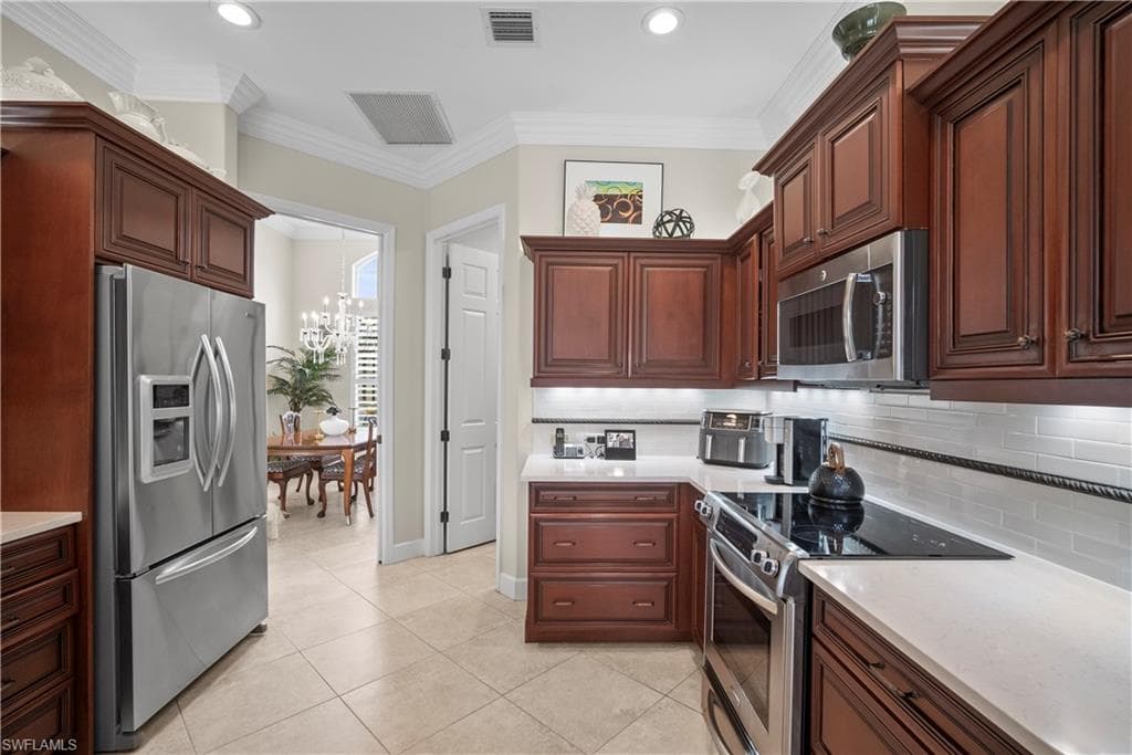 8423 Gleneagle Way, Naples, FL 34120-24