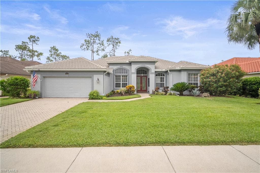 8423 Gleneagle Way, Naples, FL 34120-2