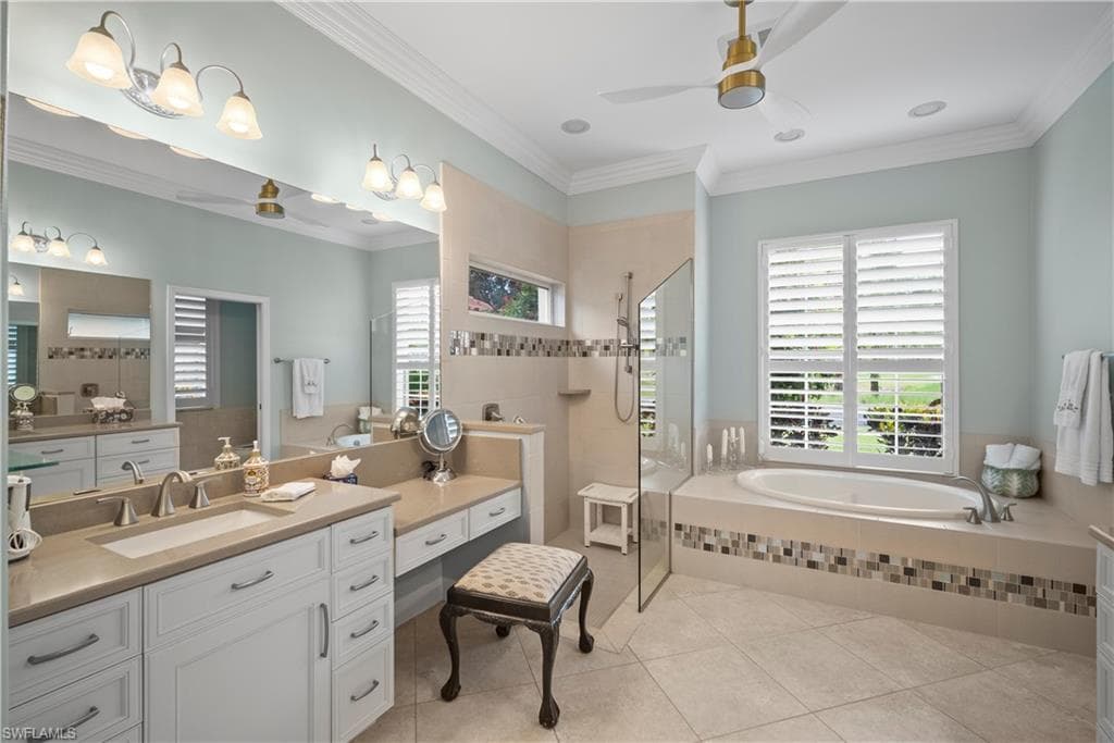 8423 Gleneagle Way, Naples, FL 34120-29