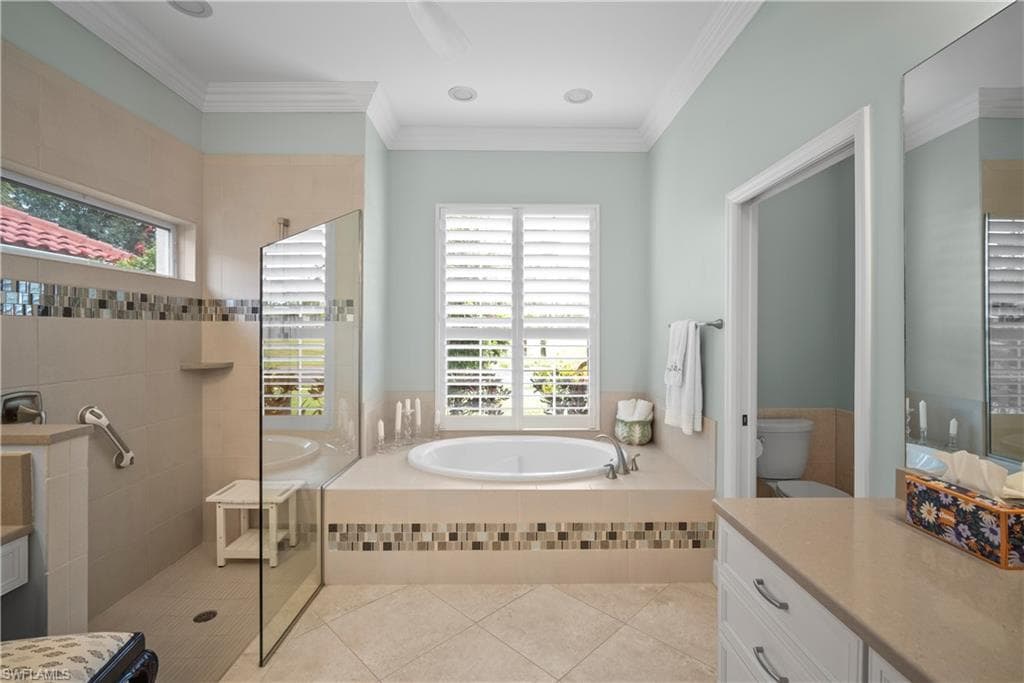 8423 Gleneagle Way, Naples, FL 34120-30