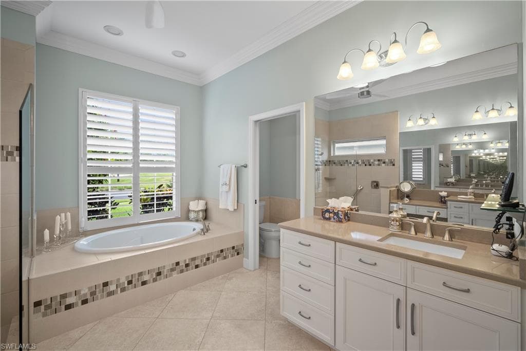 8423 Gleneagle Way, Naples, FL 34120-31