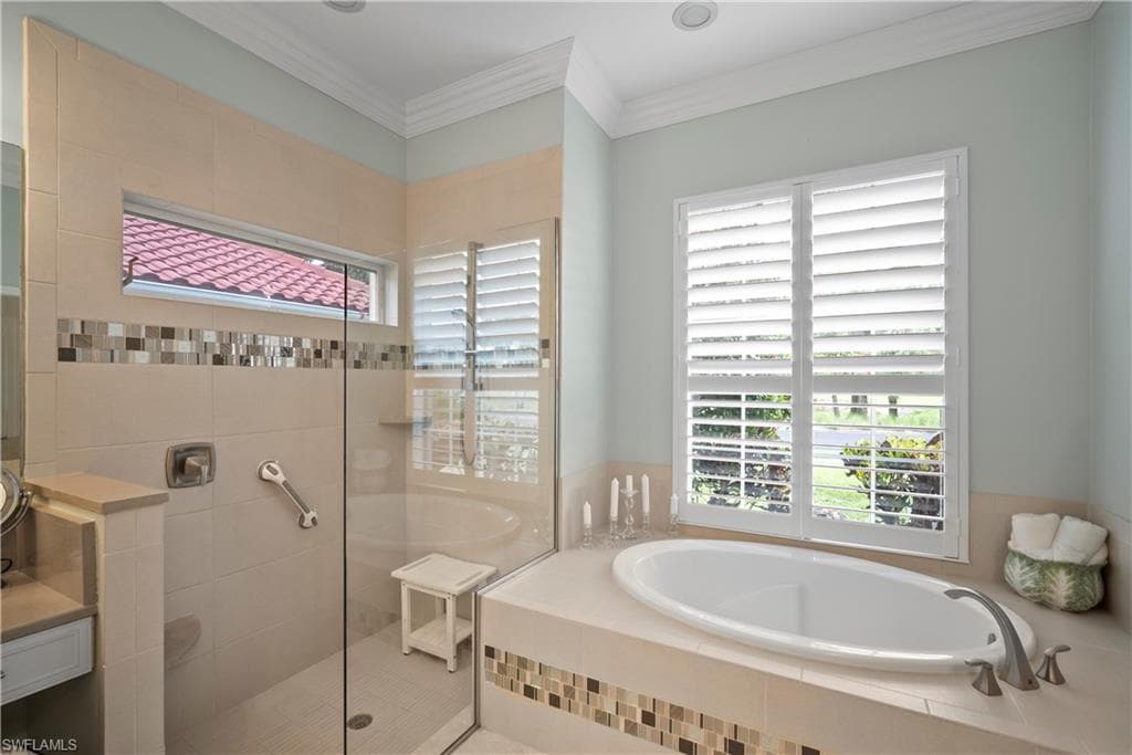 8423 Gleneagle Way, Naples, FL 34120-32