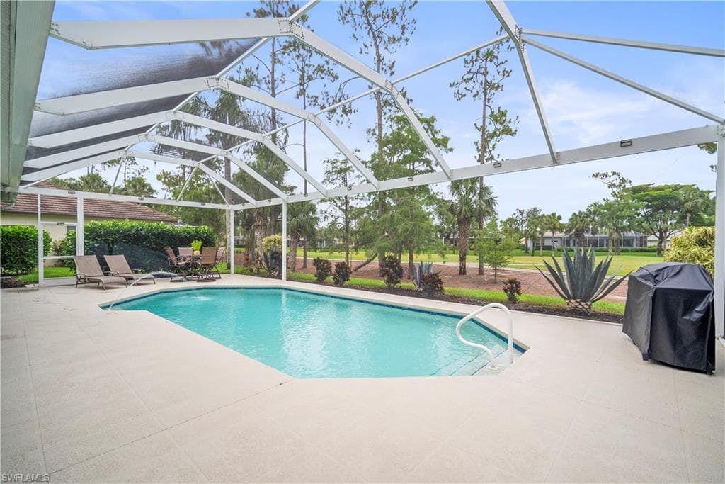 8423 Gleneagle Way, Naples, FL 34120-7