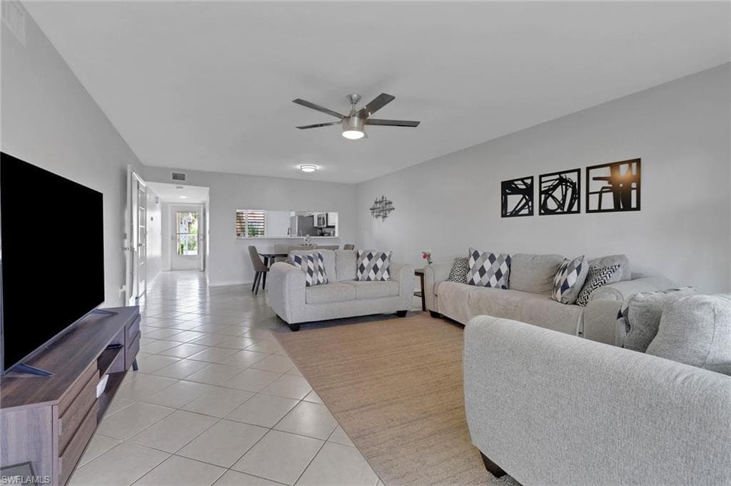 196 Furse Lakes Cir A6, Naples, FL 34104-10