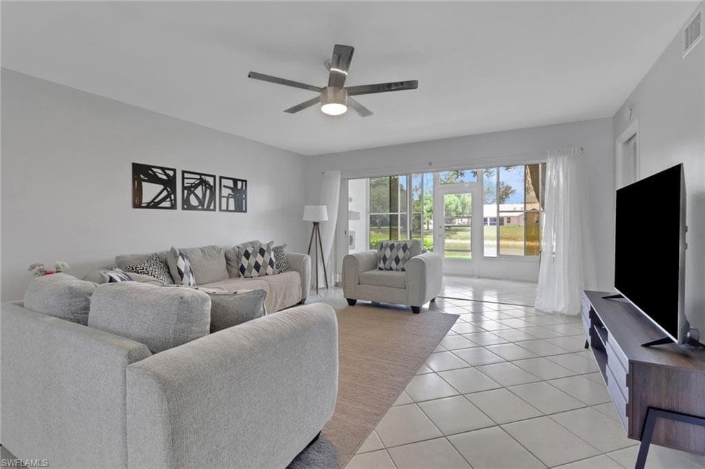 196 Furse Lakes Cir A6, Naples, FL 34104-11