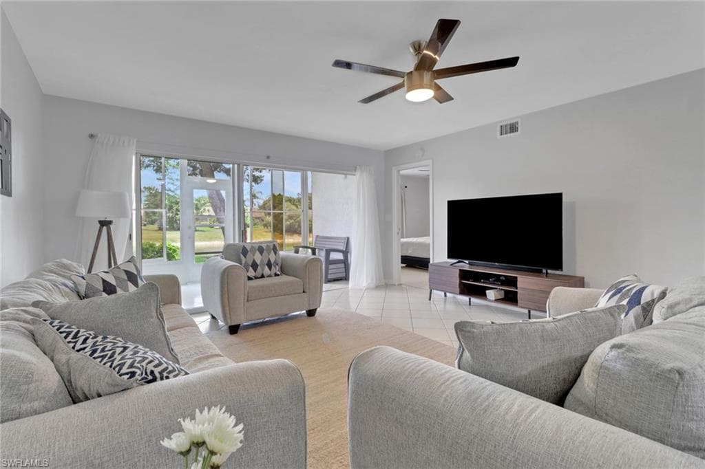 196 Furse Lakes Cir A6, Naples, FL 34104-12