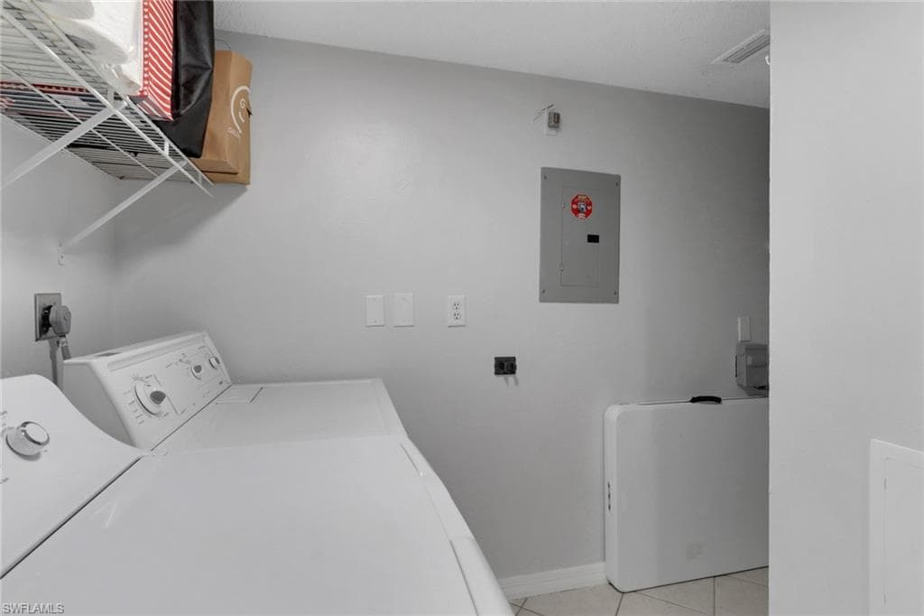 196 Furse Lakes Cir A6, Naples, FL 34104-22