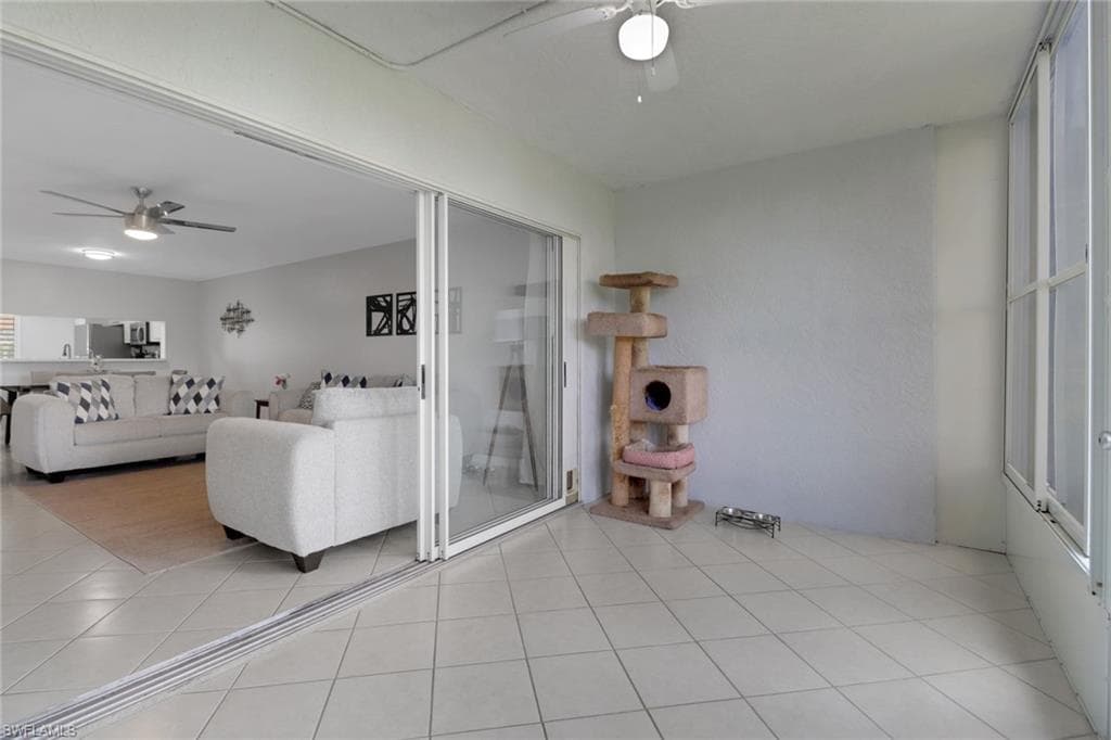 196 Furse Lakes Cir A6, Naples, FL 34104-24