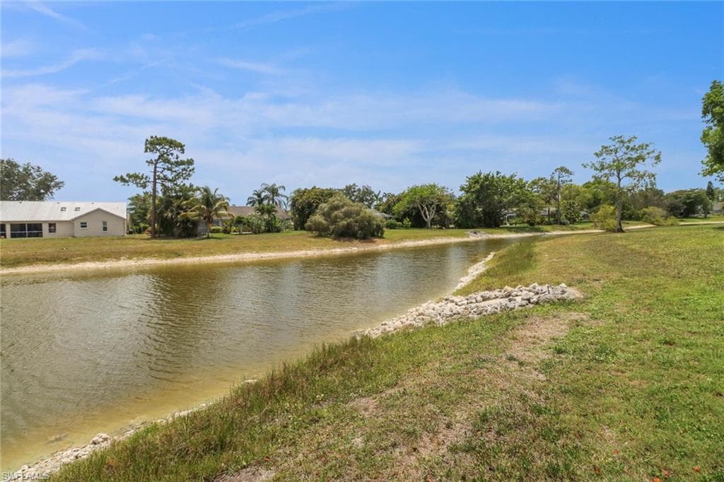 196 Furse Lakes Cir A6, Naples, FL 34104-26