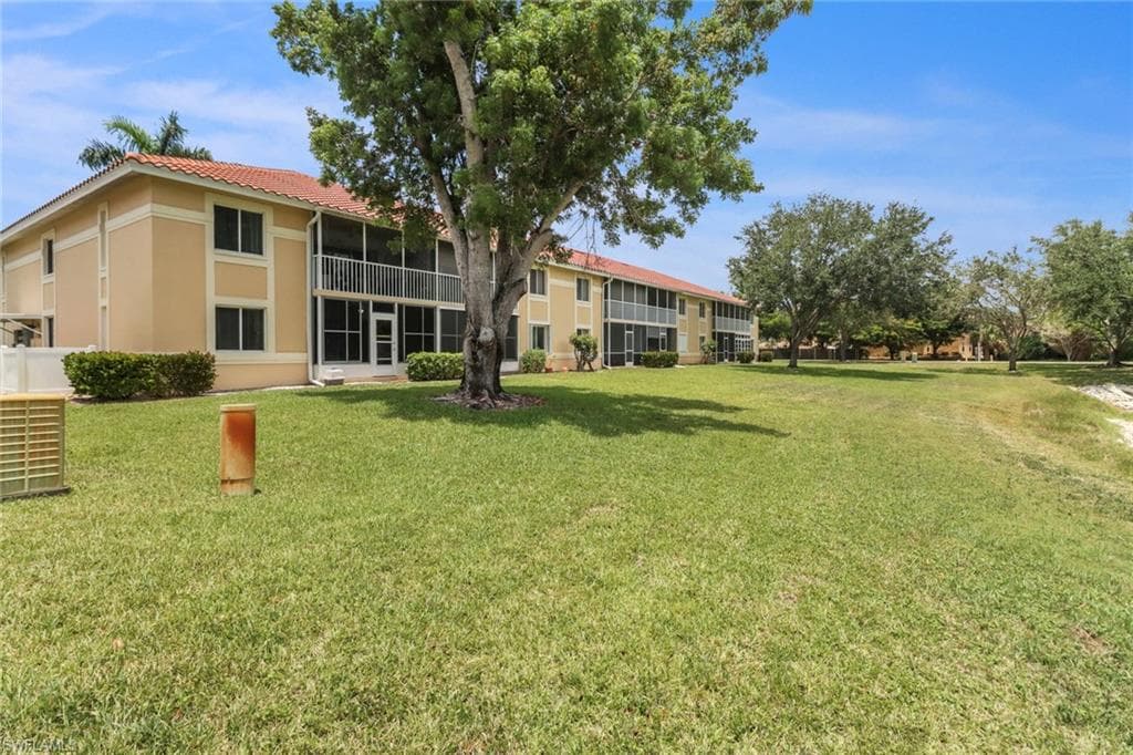 196 Furse Lakes Cir A6, Naples, FL 34104-27