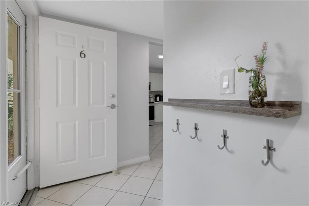 196 Furse Lakes Cir A6, Naples, FL 34104-3
