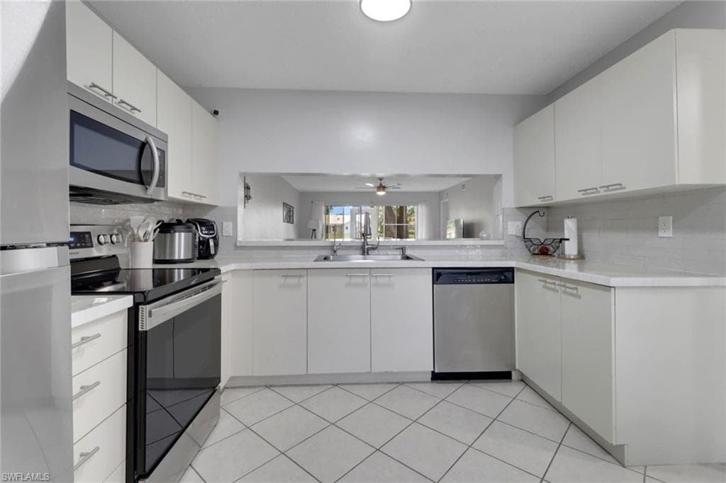 196 Furse Lakes Cir A6, Naples, FL 34104-5