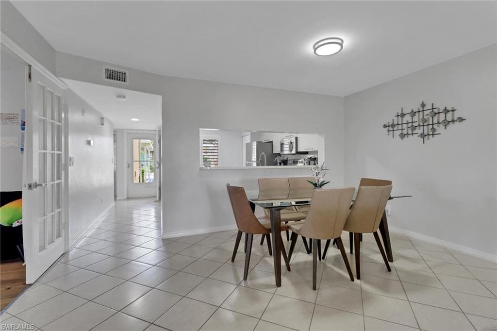 196 Furse Lakes Cir A6, Naples, FL 34104-8