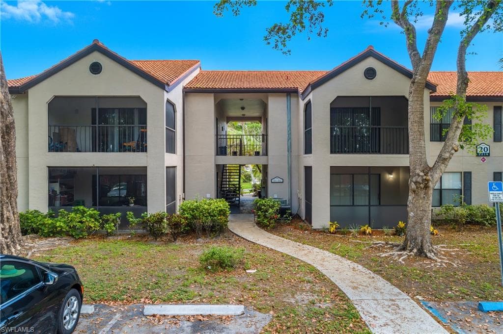 2214 Arbour Walk Cir 2022, Naples, FL 34109-2