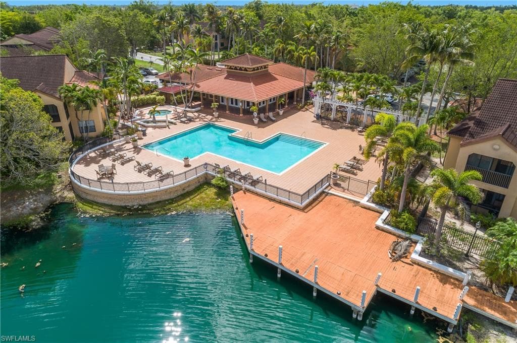 2214 Arbour Walk Cir 2022, Naples, FL 34109-3